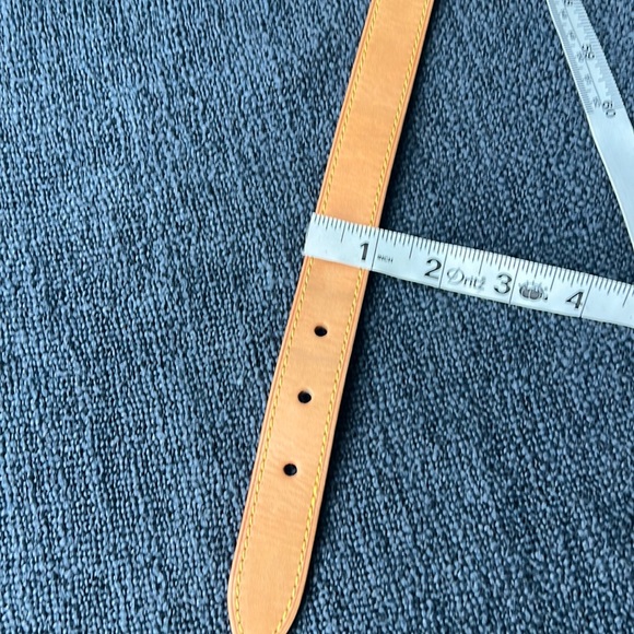 Louis Vuitton
Monogram Denim Baggy with additional crossbody strap. - Picture 8 of 17